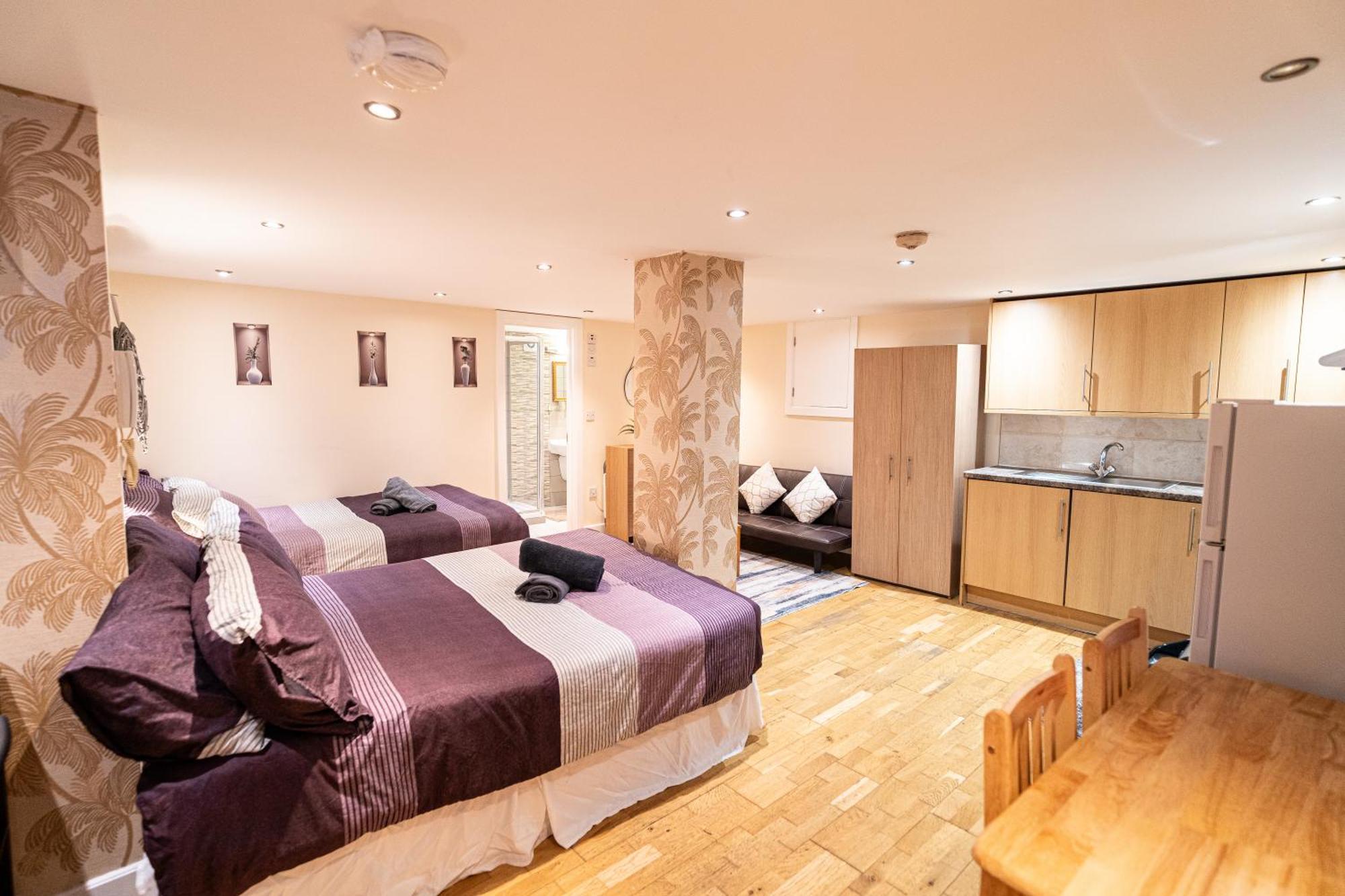 Large 2min To Hendon Station