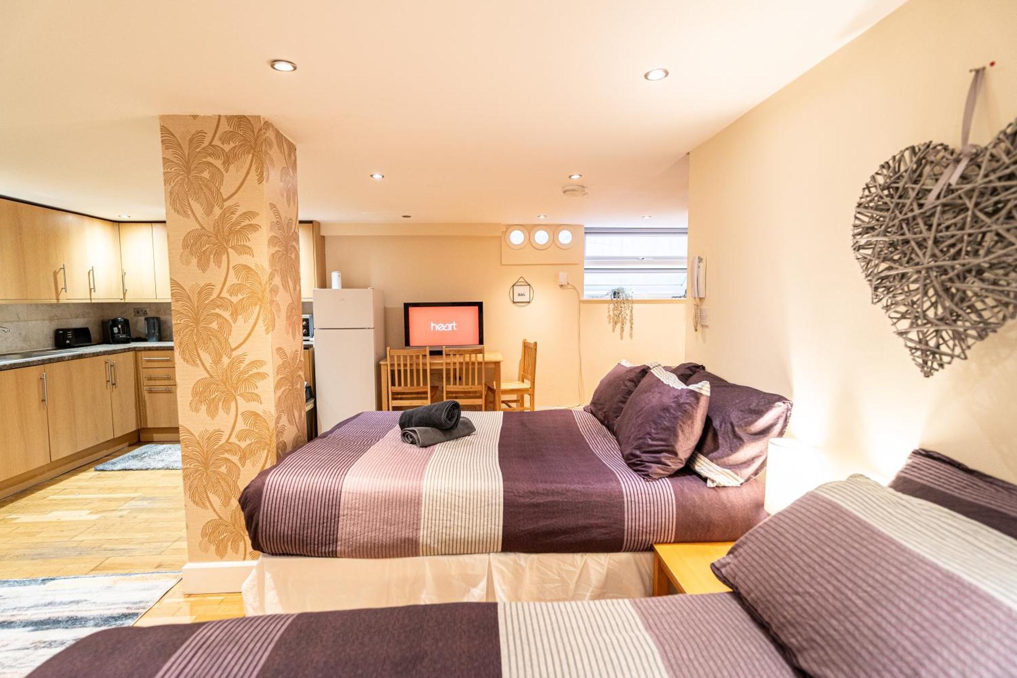 Apartment Large 2min To Hendon Station