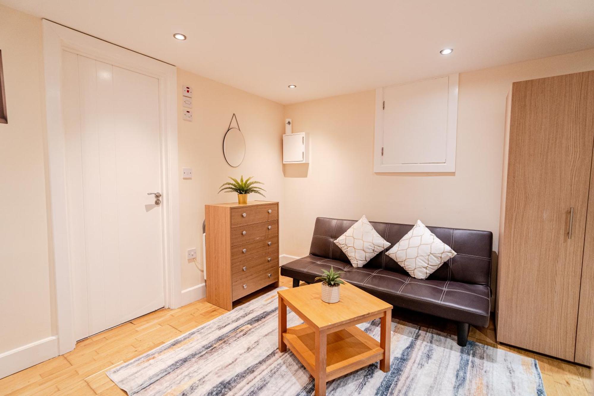 Large 2min To Hendon Station The Hyde
