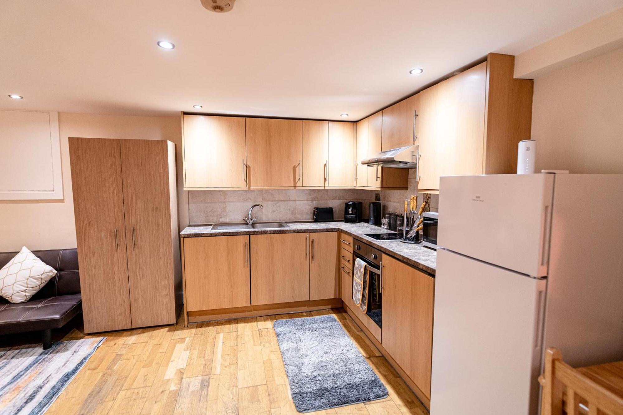 Large 2min To Hendon Station Апартаменты